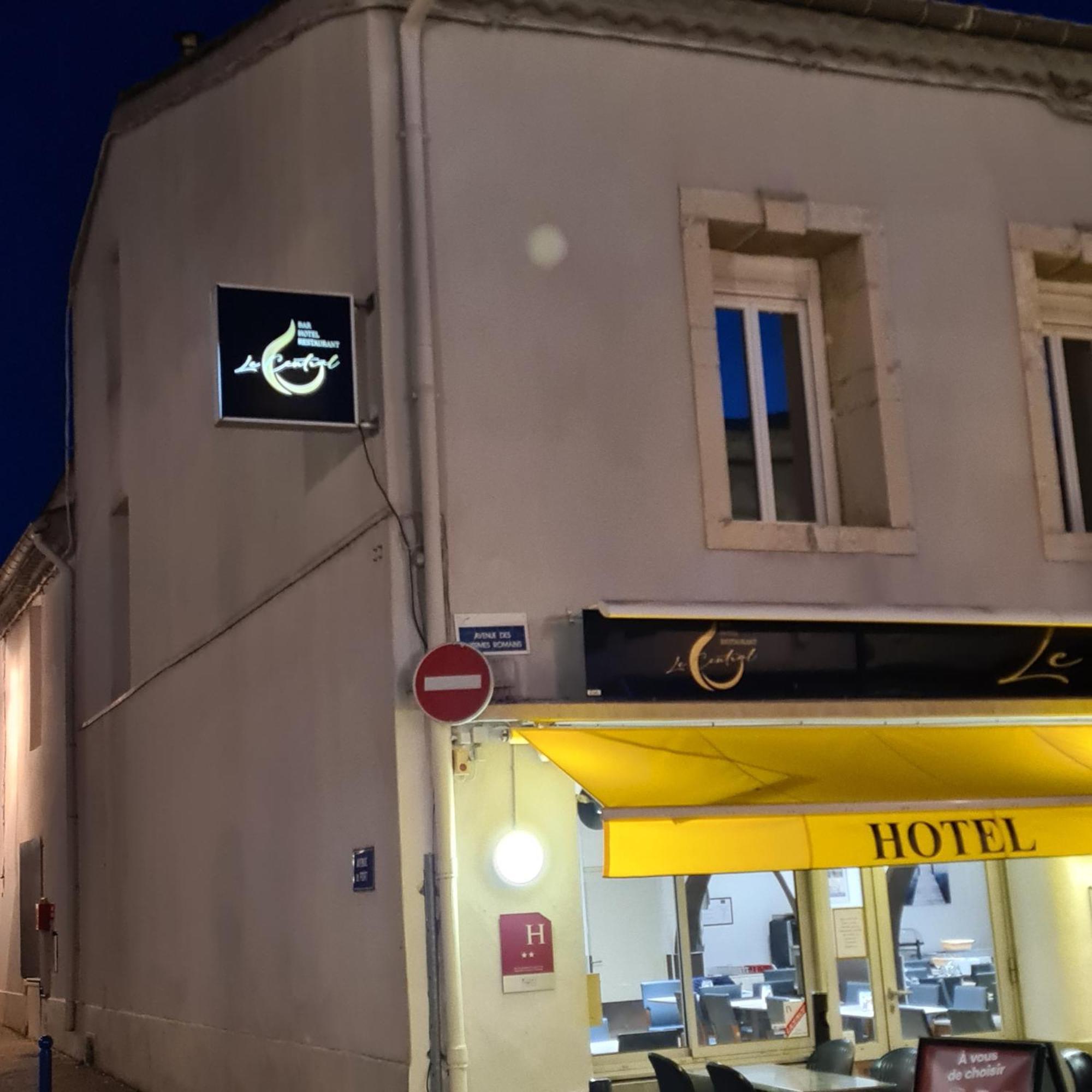 Le Central Hotel Bar Restaurant Balaruc-les-Bains Exterior foto